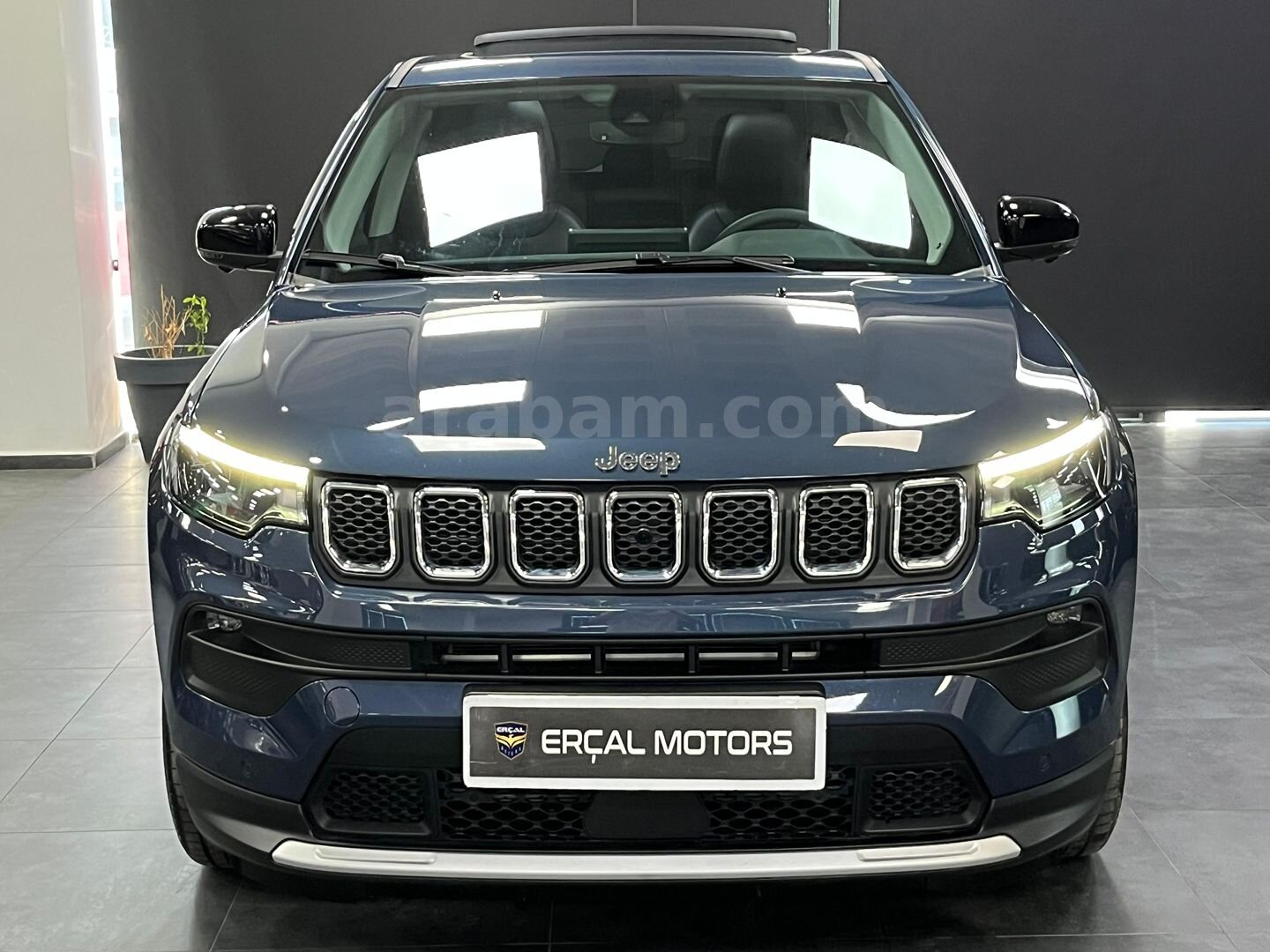 Galeriden Jeep Compass 1.5 Hybrid Limited 2025 Model İstanbul 19.999 km Mavi 3