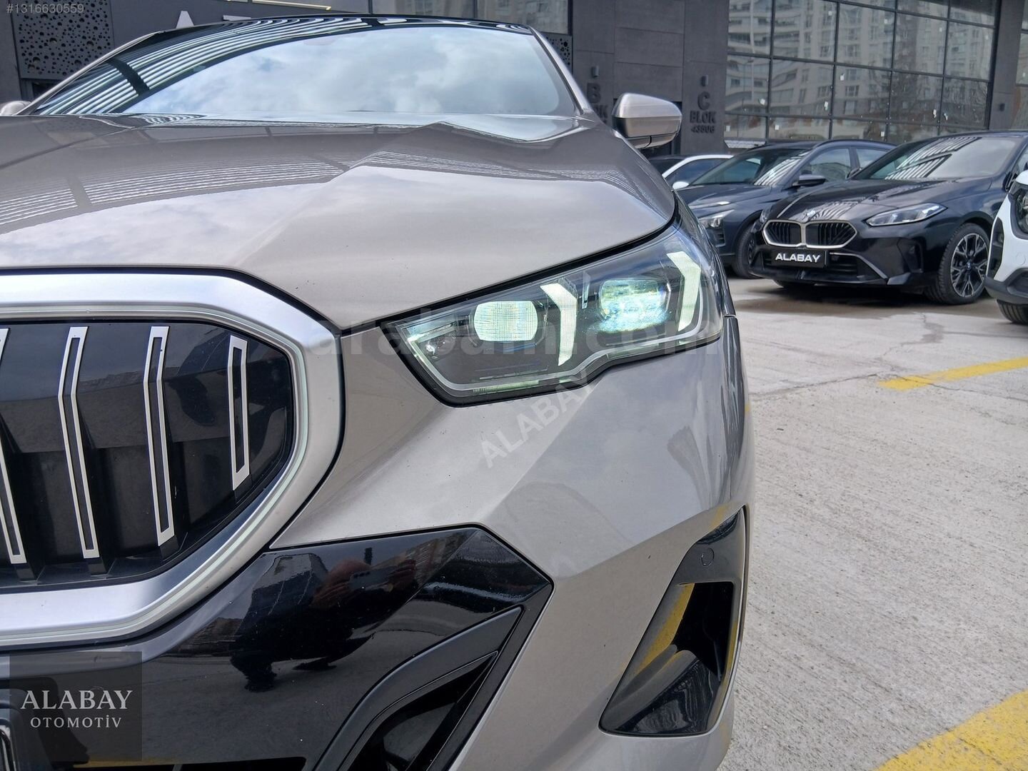 Galeriden BMW 5 Serisi 520i M Sport 2025 Model Ankara 37.800 km Gri 2