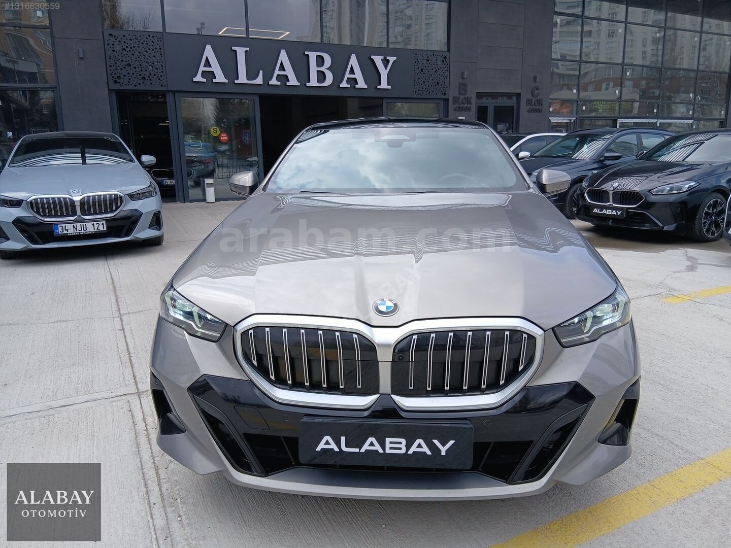 Galeriden BMW 5 Serisi 520i M Sport 2025 Model Ankara 37.800 km Gri 1