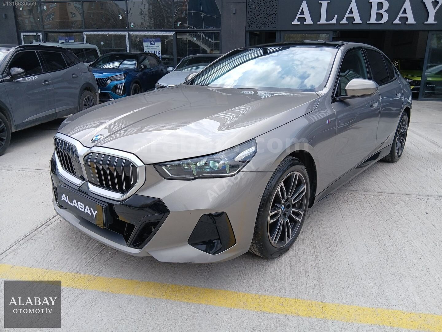 Galeriden BMW 5 Serisi 520i M Sport 2025 Model Ankara 37.800 km Gri 3