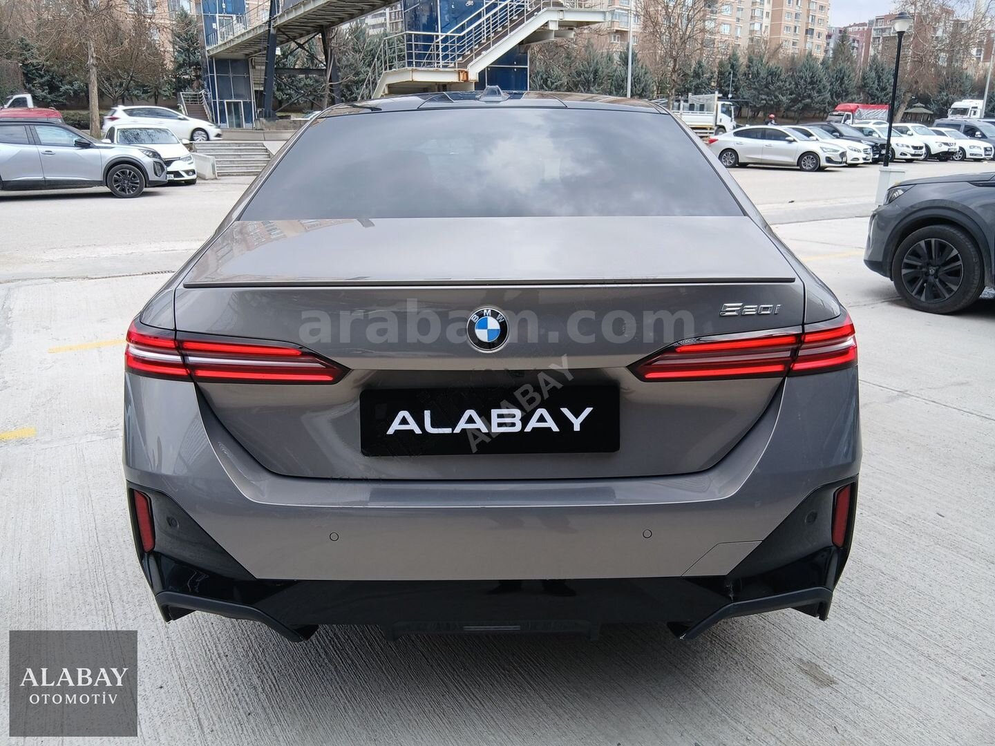 Galeriden BMW 5 Serisi 520i M Sport 2025 Model Ankara 37.800 km Gri 7