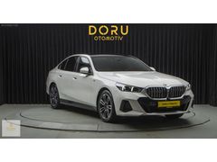 DORU'DAN HATASIZ 2025 BMW 520İ M SPORT - BEYAZ/KIRMIZI