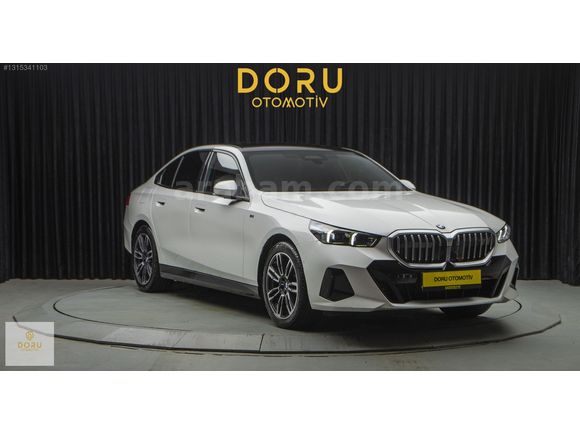 DORU'DAN HATASIZ 2025 BMW 520İ M SPORT - BEYAZ/KIRMIZI
