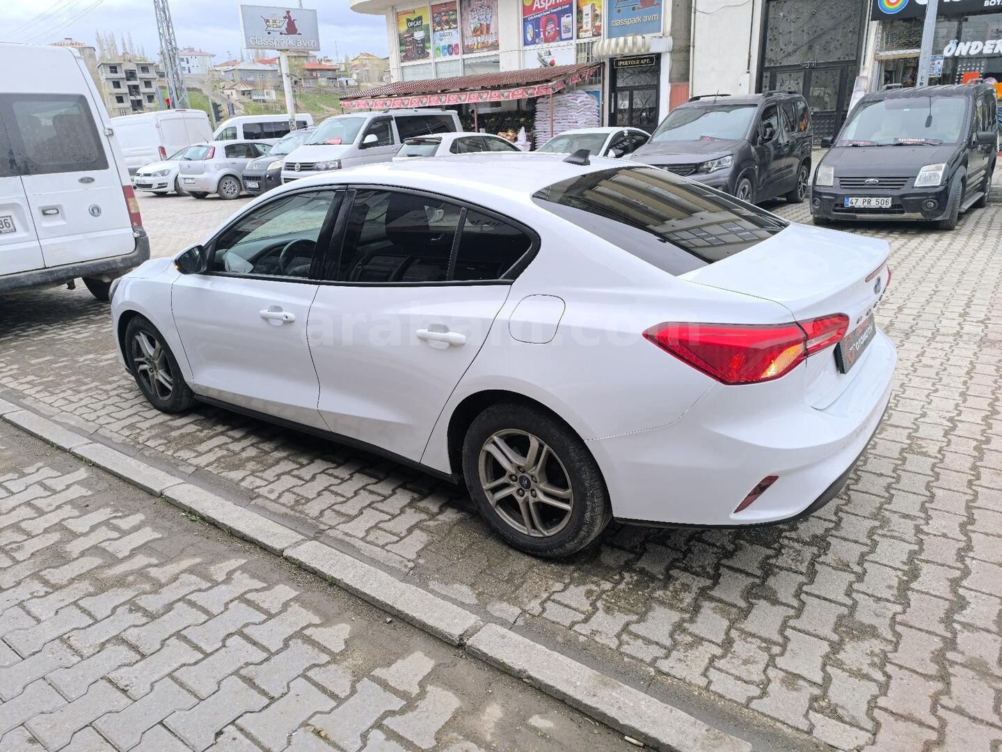 Galeriden Ford Focus 1.5 TDCi Trend X 2020 Model Van 240.000 km Beyaz 7