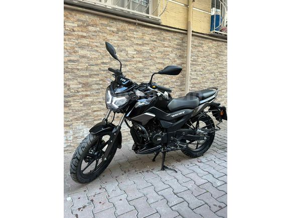 Jelatinleri üzerinde TVS Raider 125 (24 KM) 