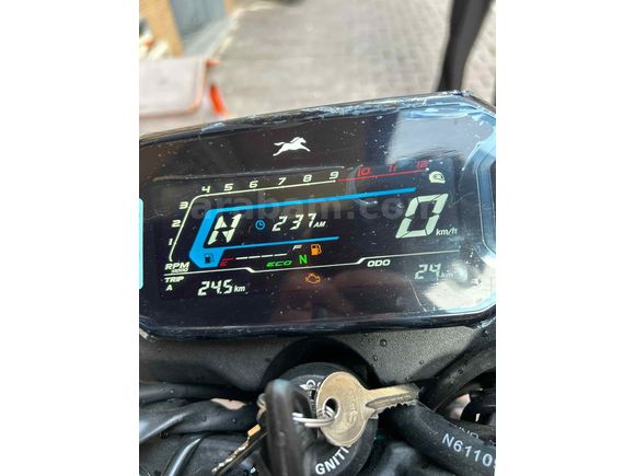 Jelatinleri üzerinde TVS Raider 125 (24 KM) 