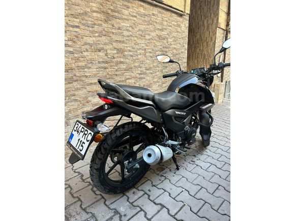 Jelatinleri üzerinde TVS Raider 125 (24 KM) 