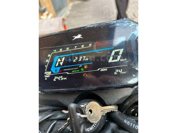 Jelatinleri üzerinde TVS Raider 125 (24 KM) 