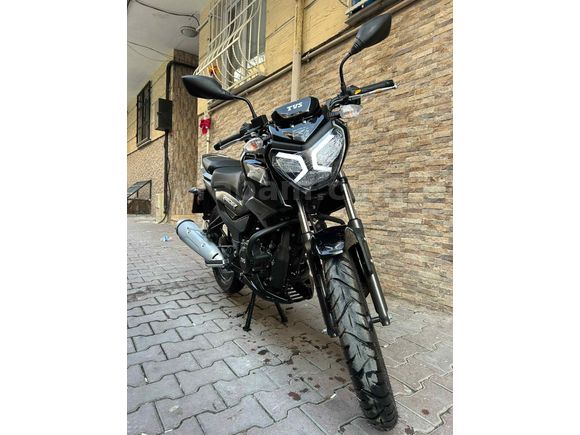 Jelatinleri üzerinde TVS Raider 125 (24 KM) 