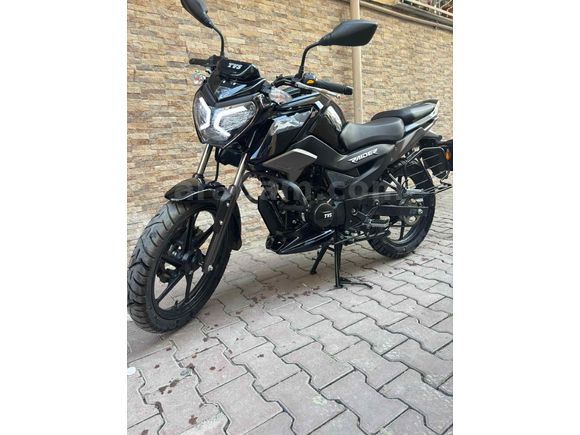 Jelatinleri üzerinde TVS Raider 125 (24 KM) 