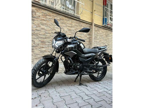 Jelatinleri üzerinde TVS Raider 125 (24 KM) 