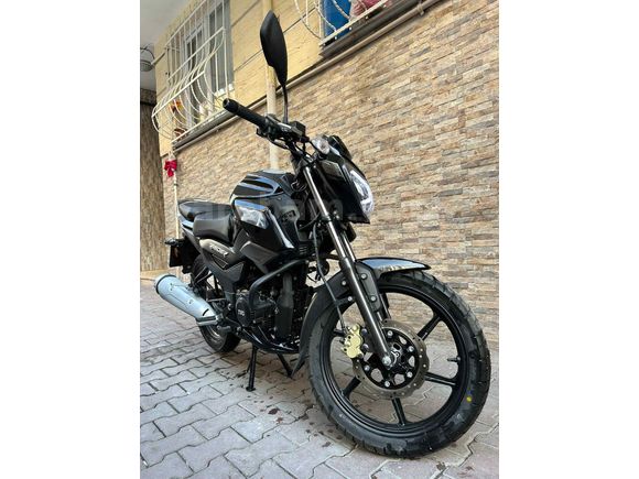Jelatinleri üzerinde TVS Raider 125 (24 KM) 