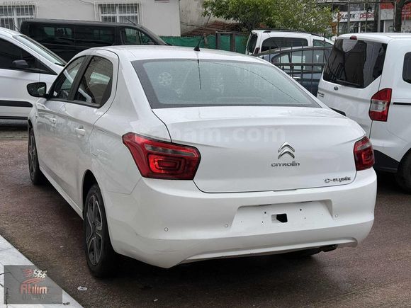 2022 51 bin km'de %20 KDV 1.5 BlueHDI Feel 100hp