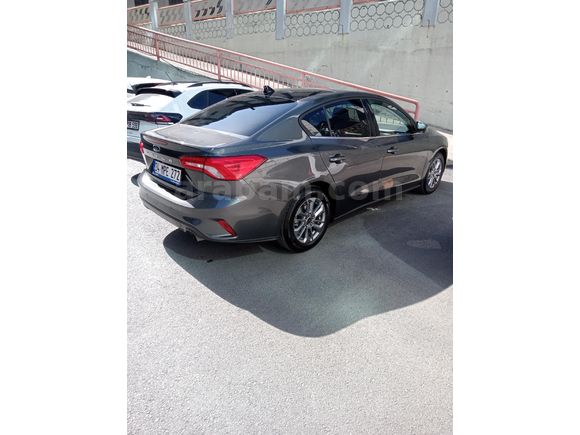 ACİL satılık sunrof ve kış paketli hasarsız servis bakımlı focus l