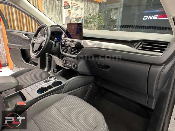 POLAT'TAN 2023 MODEL FORD KUGA TITANIUM CAM TAVAN 15 DK KREDİ