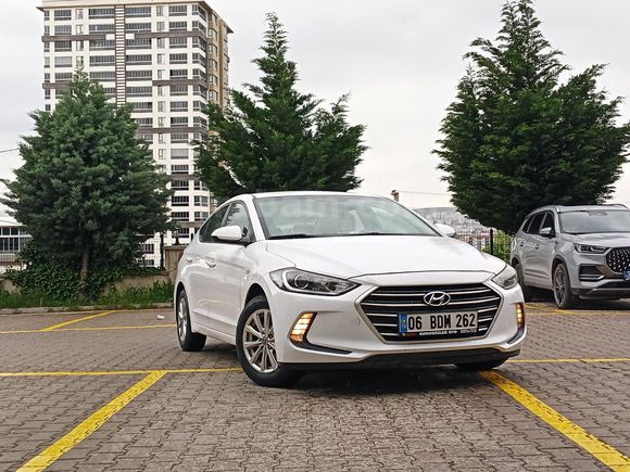 Sahibinden Hyundai Elantra 1.6 D-CVVT Style 2016 Model  95.000 km Beyaz (Aile Aracı)