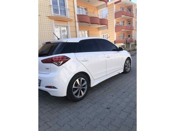 Sahibinden Hyundai i20 1.4 CRDi Style 2015 Model 
