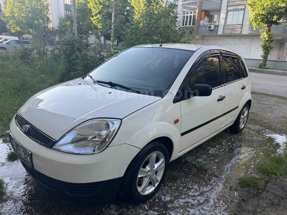 Sahibinden Ford Fiesta 1.4 TDCi Comfort 2004 Model  295.000 km Beyaz