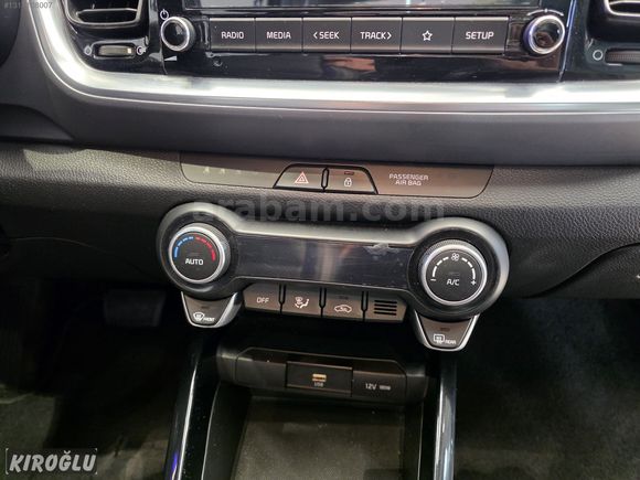 2020 MODEL KIA STONIC ELEGANCE KONFOR OTM. CAM TAVAN DERİ KOLTUK