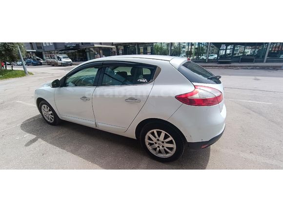 Sahibinden Renault Megane 1.5 dCi Privilege 2012 Model  188.000 km Beyaz
