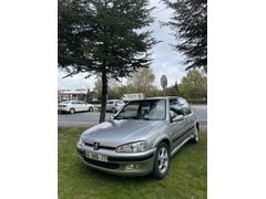 Sahibinden Peugeot 106 Quicksilver 2000 Model  277 km Gri (metalik) muane 1 yıldan fazla var. Çalışmayan aksamı yok  pazarlık olur   Arabam temiz 