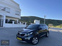 - 148 KM DE 2011 MODEL HATASIZ KİA SPORTAGE CAM TAVAN LI
