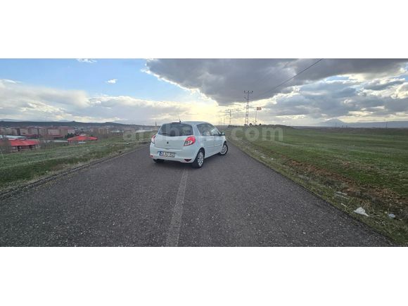 Sahibinden Renault Clio 1.2 Night & Day 2012 Model