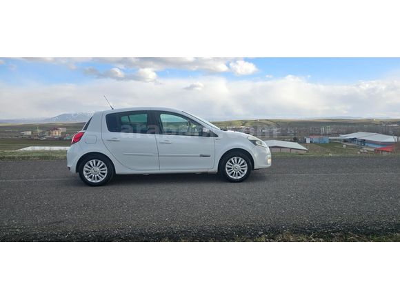 Sahibinden Renault Clio 1.2 Night & Day 2012 Model