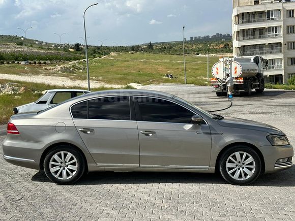Sahibinden Volkswagen Passat 1.6 TDi BlueMotion Comfortline 2013 Model  260.000 km Bej