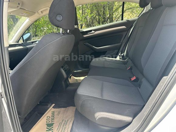 // ÜNLÜ // 2015 MODEL PASSAT 1.6 TDI MANUEL BAKIMLI