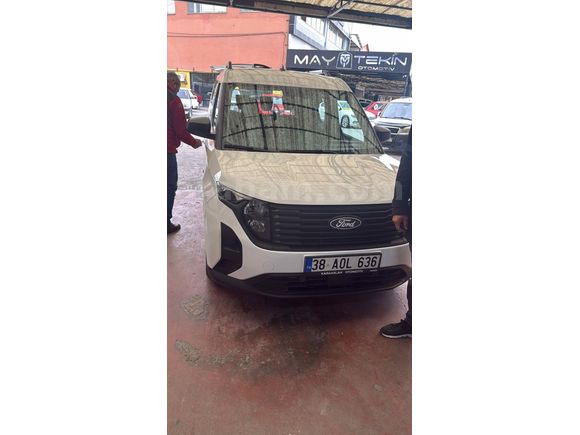 Galeriden Ford Tourneo Courier 1.5 EcoBlue Trend 2025 Model Elazığ
