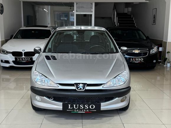 Orjinal 250.000km de 1.6 XT 2002 206 motor yürüyen kusursuz kalitenin adresi LUSSO GALLERIA güvencesi ile sizlerle