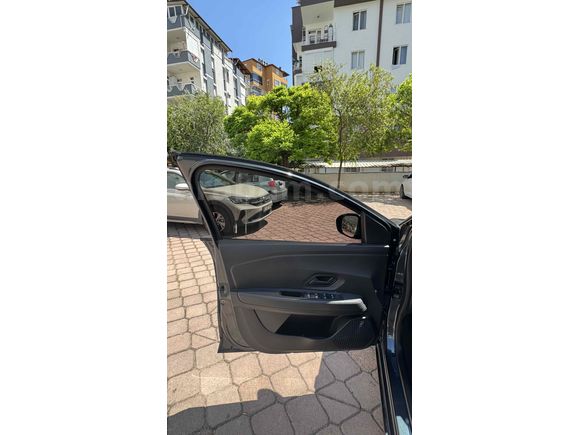 Renault Taliant 1.0 T Joy 2023 Model  