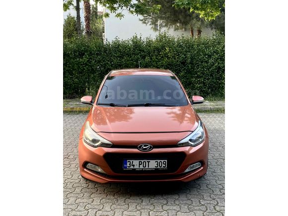 Galeriden Hyundai i20 1.2 MPI Elite 2015 Model İstanbul