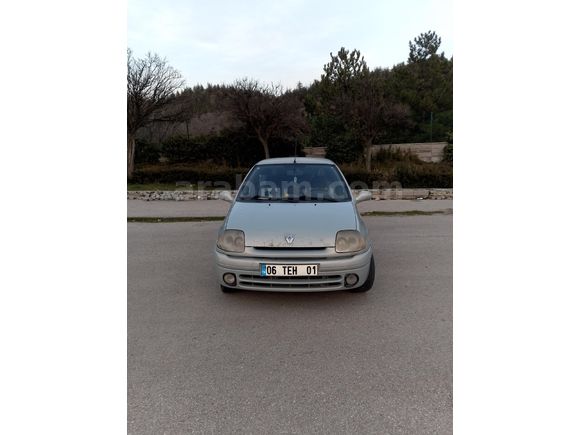 Sahibinden sıfir motor sıfır muayene  Renault Clio 1.4 RTA 2000 Model