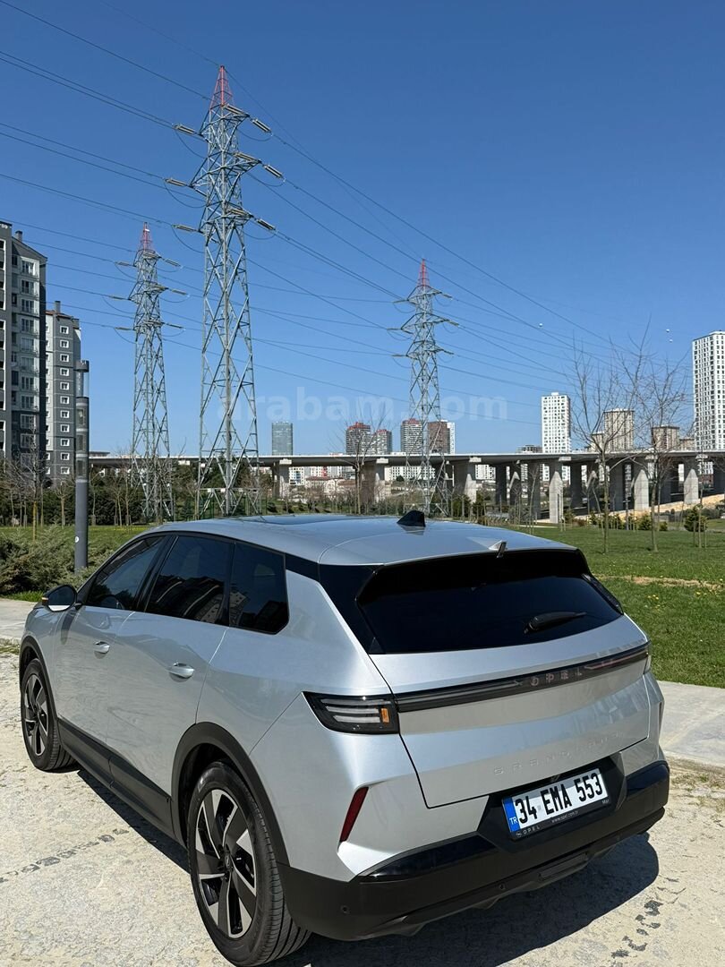 Sahibinden Opel Grandland 1.2 T Hybrid GS 2025 Model İstanbul 15.000 km Gri (Gümüş) 3