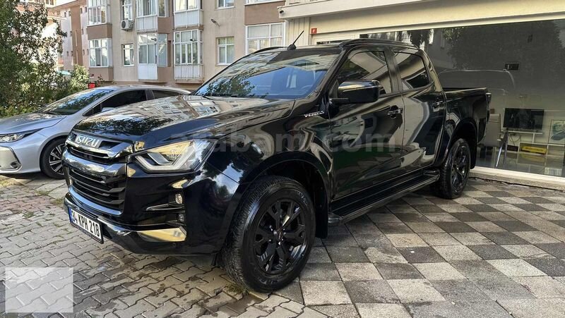 2024 BOYASIZ ISUZU D-MAX 1.9 D 4x4 V-Cross Otomatik %20 FATURA