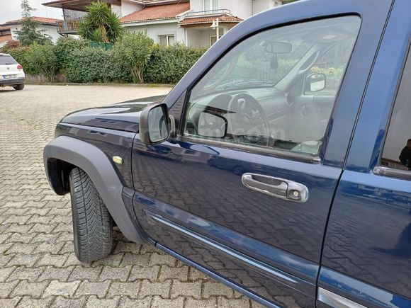 Sahibinden Jeep Liberty 3.7 2002 Model  250.000 km Mavi