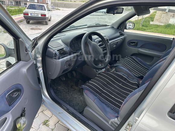 Sahibinden Renault Clio 1.4 RN 2000 Model 