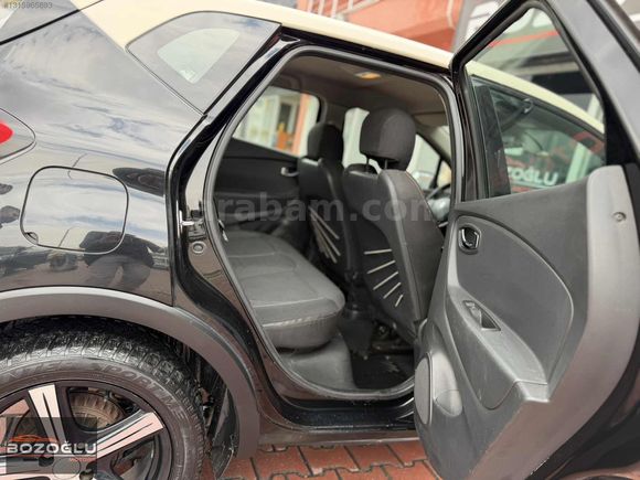 BOZOĞLU'DAN / 2013'CAPTUR 0.9TCE İCON ÇİFTRENK NAVİGASYON KYLESS