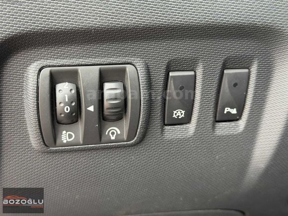 BOZOĞLU'DAN / 2013'CAPTUR 0.9TCE İCON ÇİFTRENK NAVİGASYON KYLESS