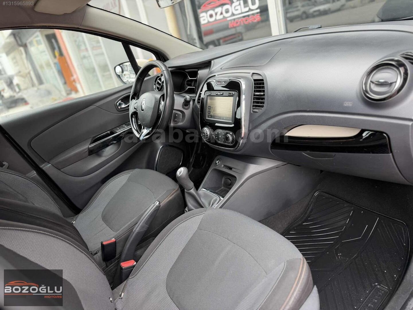 Galeriden Renault Captur 0.9 Icon 2013 Model Konya 250.000 km Siyah 7