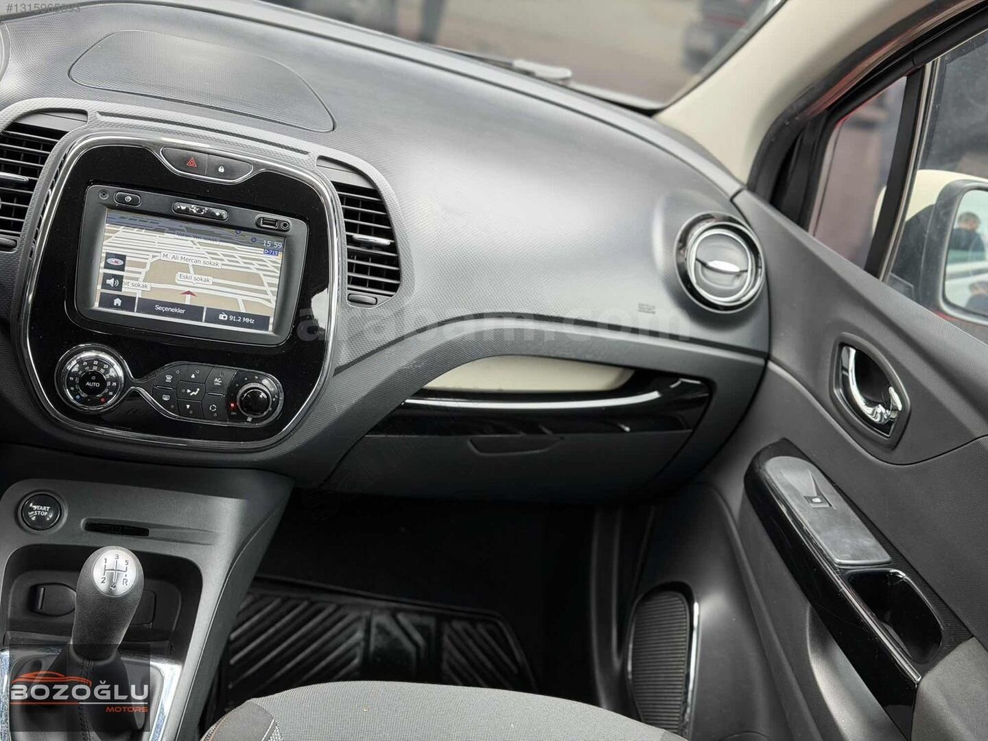 Galeriden Renault Captur 0.9 Icon 2013 Model Konya 250.000 km Siyah 3