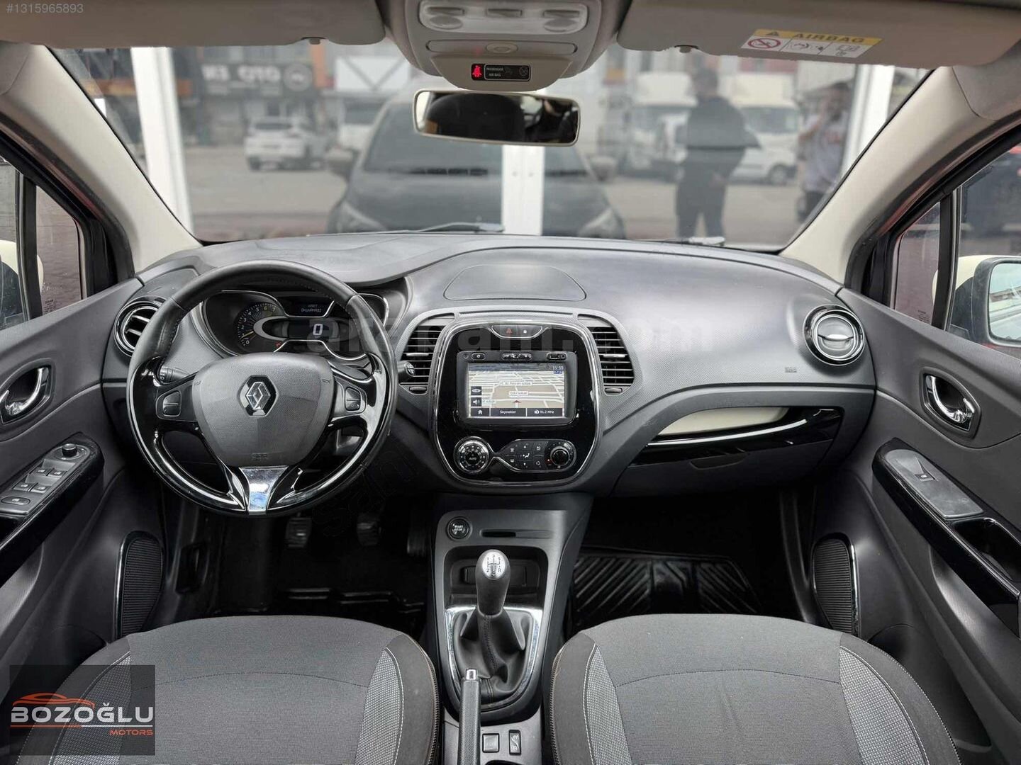 Galeriden Renault Captur 0.9 Icon 2013 Model Konya 250.000 km Siyah 4