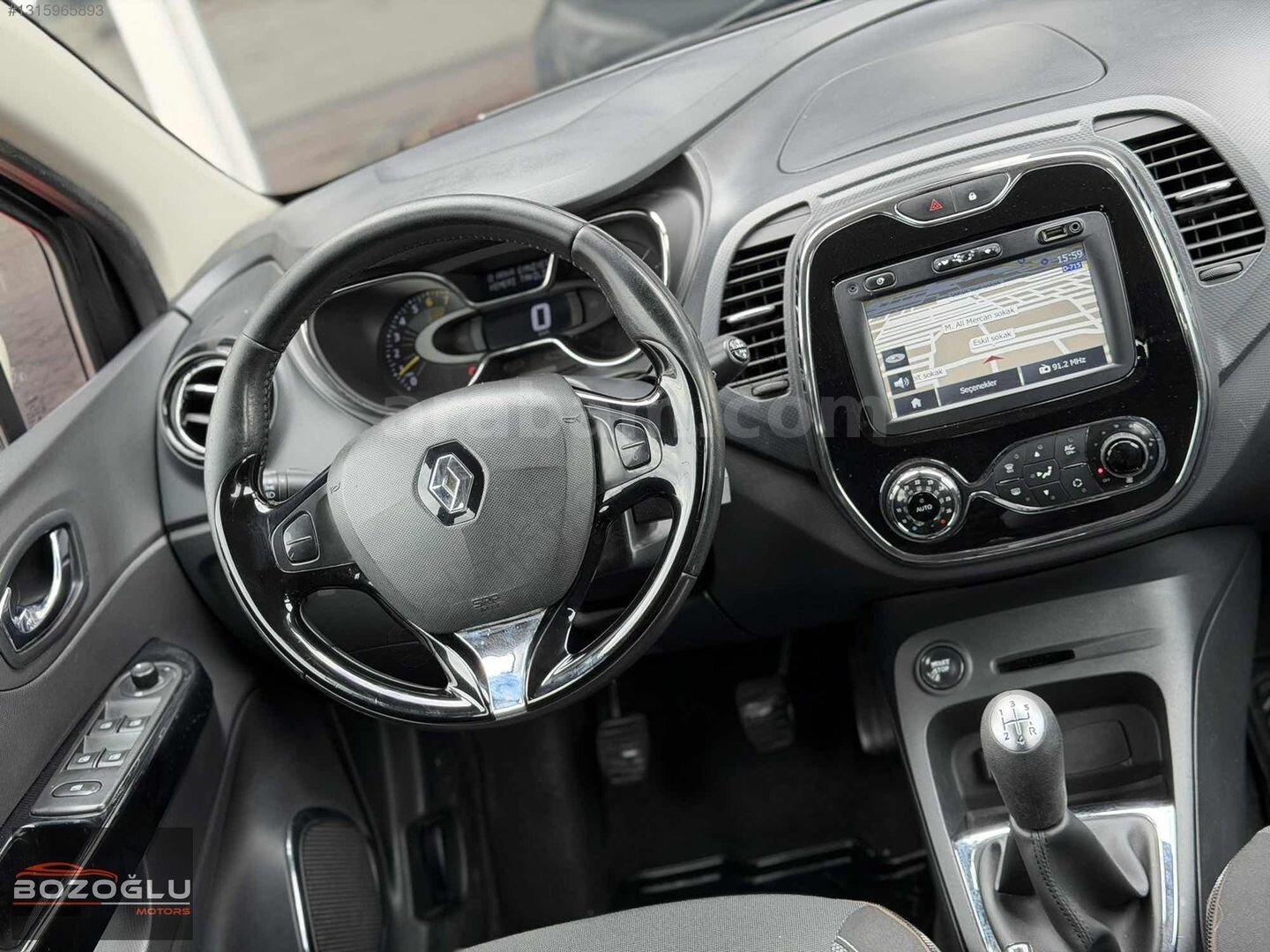 Galeriden Renault Captur 0.9 Icon 2013 Model Konya 250.000 km Siyah 2