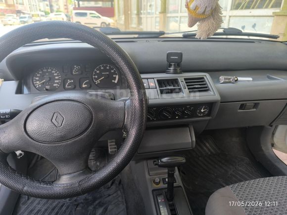 Sahibinden Renault Clio 1.4 RTA 1998 Model