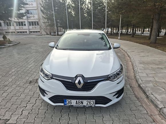Renault Megane 1.3 TCe Touch 2025 Model sıfır alındı  ilk sahibi acil nakit ihtiyacından dolayı