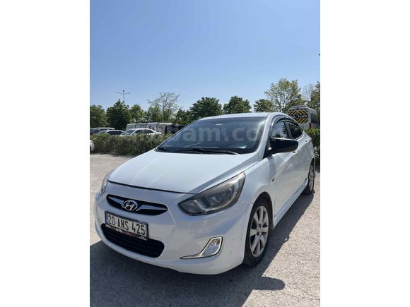 Sahibinden Hyundai Accent Blue 1.6 CRDI Mode Plus 2013 Model  206.000 km Beyaz