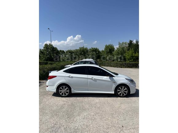 Sahibinden Hyundai Accent Blue 1.6 CRDI Mode Plus 2013 Model  206.000 km Beyaz