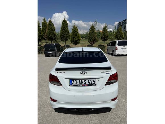 Sahibinden Hyundai Accent Blue 1.6 CRDI Mode Plus 2013 Model  206.000 km Beyaz